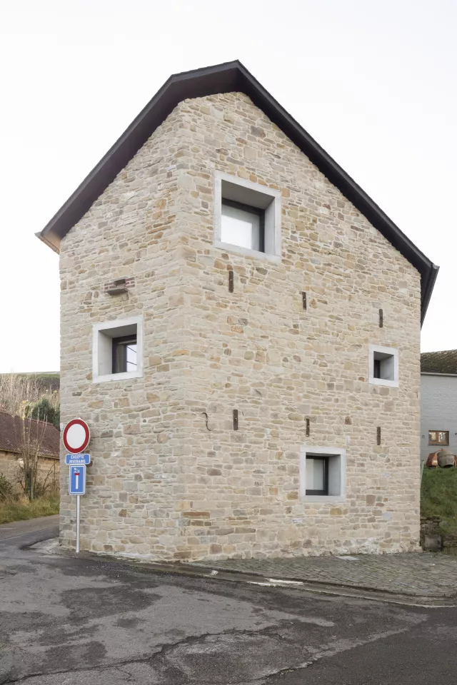 LRArchitectes rénovation contemporaine en pierre Natoye Namur