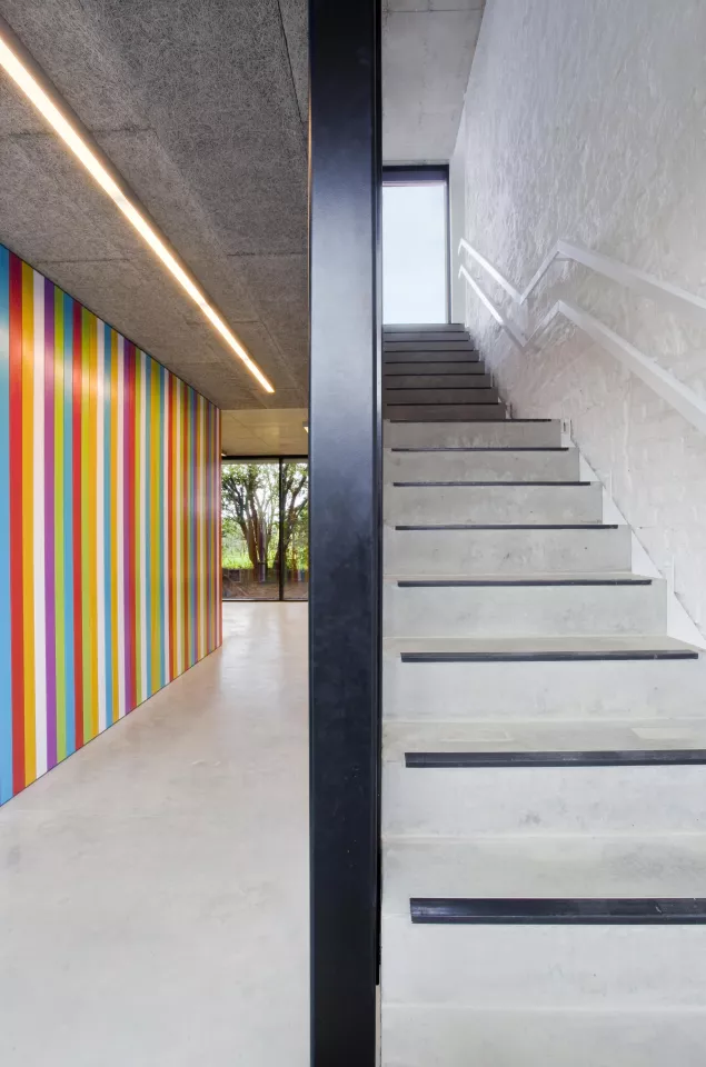 Lrarchitectes rénovation et extension d'une école primaire et maternelle à Jeneffe Namur béton alu couleur