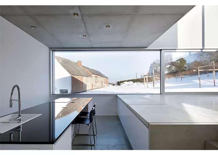 Lrarchitectes habitation contemporaine noire aluminium béton Achêne Namur