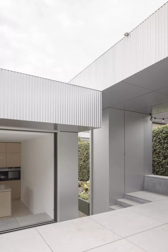LRARCHITECTES extension maison piscine poolhouse contemporain pierre aluminium anodise Ciney Namur